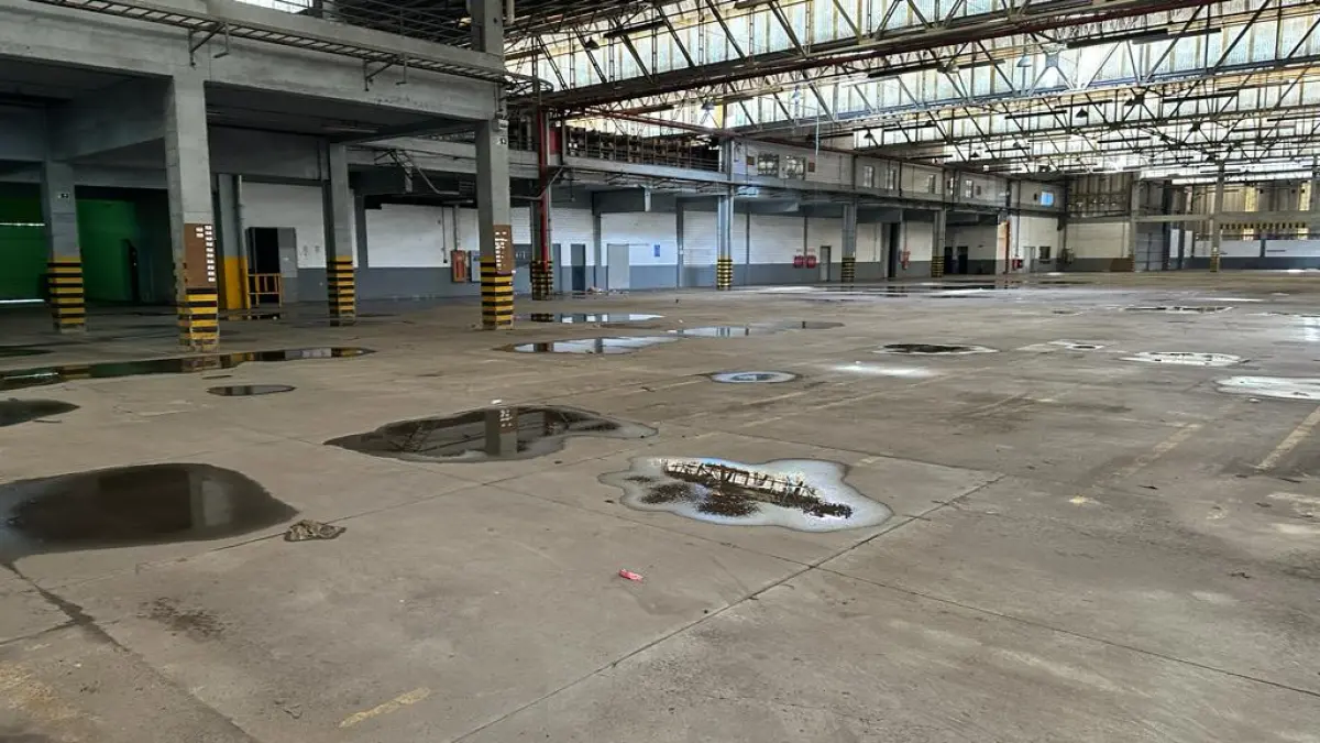 LOTE 000 - imóvel localizado na Av. Antônio Frederico Ozanan nº 1060, B. Brigadeira, em Canoas, c/área do terreno de 30.015,00 m² e áreas construídas de aprox. 11.610,00m²