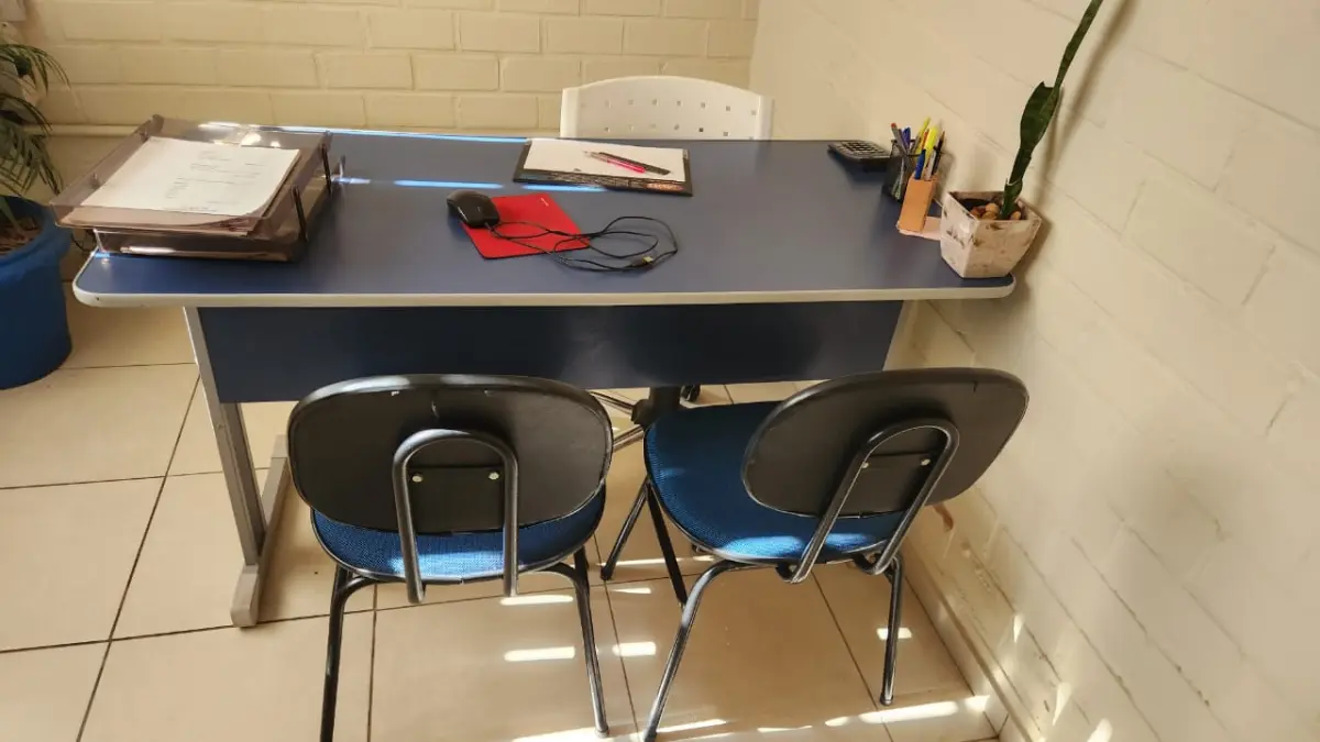 LOTE 138 - MESA DE ESCRITÓRIO, AZUL