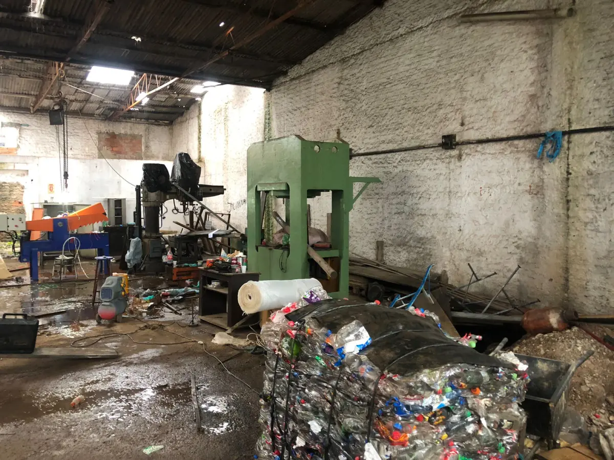 LOTE 000 - PAVILHÃO EM CACHOEIRINHA  Rua São Salvador nº 486 com a área superficial de 360,00m²