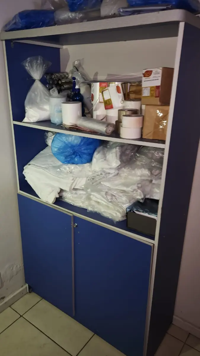 LOTE 221 - ARMÁRIO ESTANTE C/ 2 PORTAS, AZUL