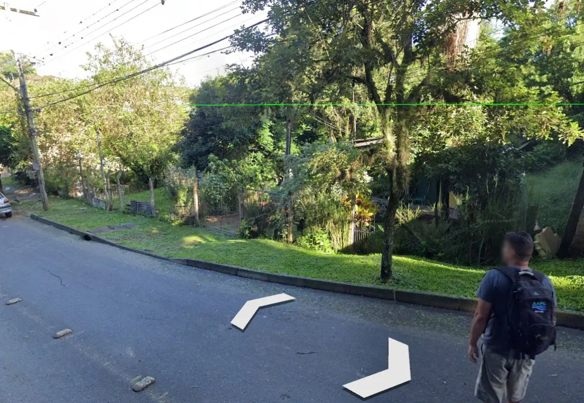 LOTE 001 - o imóvel na R. Liberal, s/n, Bairro Tristeza, com 2.667,28m2