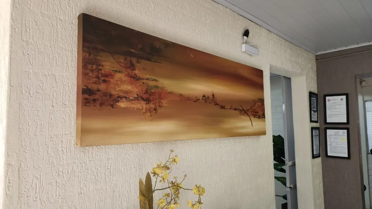 LOTE 136 - TELA DECORATIVA PINTADA A MÃO, RETANGULAR, MARROM