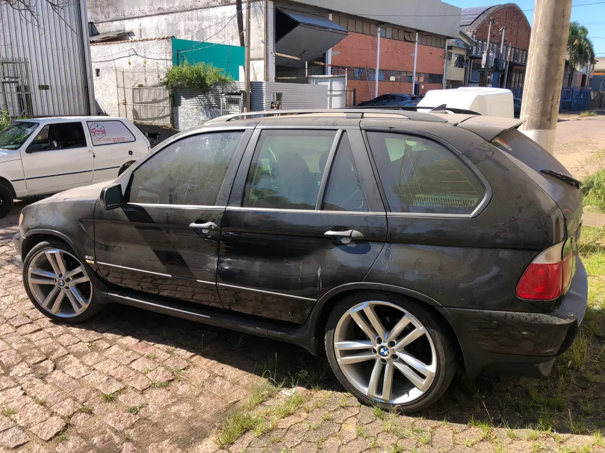 LOTE 000 - I/BMW X5, cor preta, fabricação/modelo 2001/2002 - BLINDADA