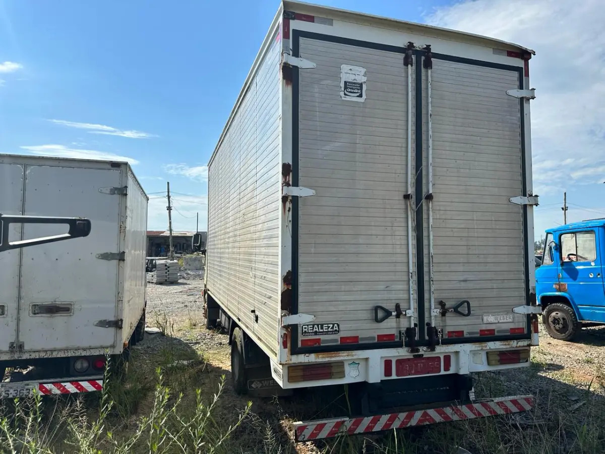 LOTE 000 - FORD CARGO 815 E ANO 2011