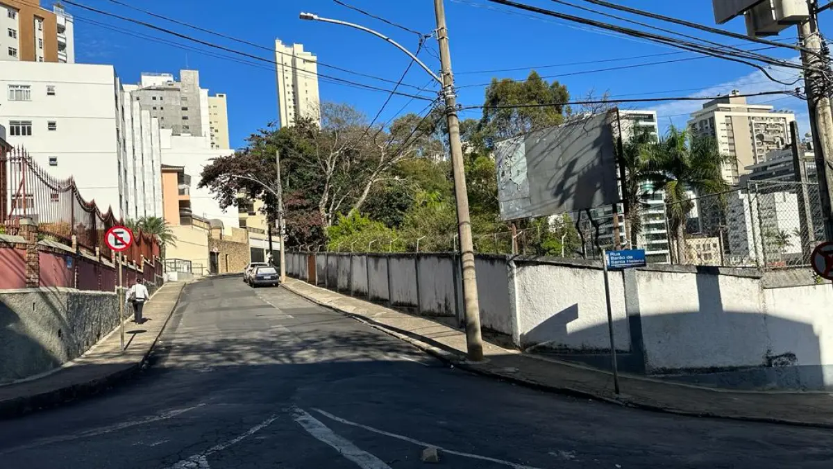 LOTE 001 - GRANDE IMÓVEL DE 13.044,60M2 COM PREDIO PISCINAS ETC EM JUIZ DE FORA MG