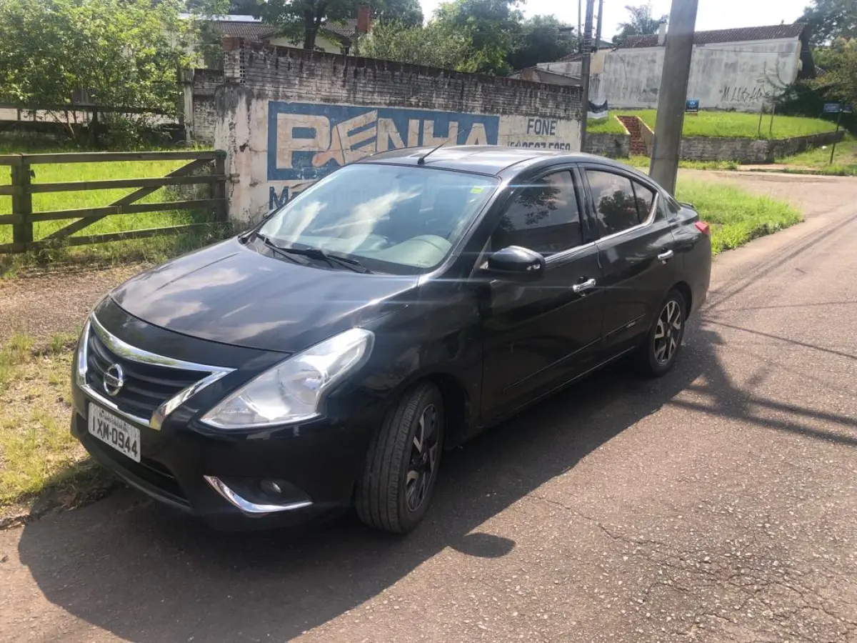 LOTE 012 - Nissan Versa Unique 1.6 16v FlexStart 4p Aut, fab/mod 2016/2017