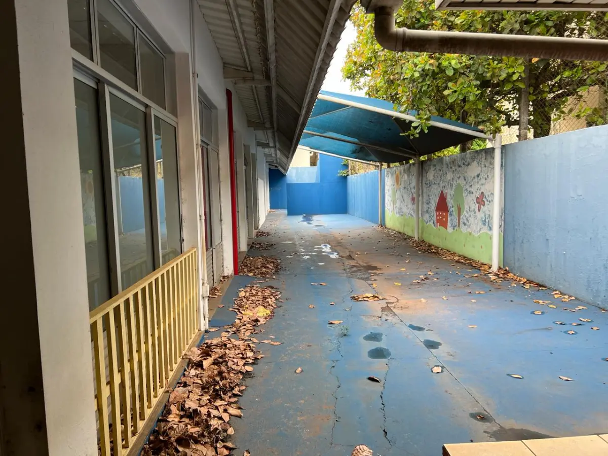 LOTE 001 - GRANDE IMÓVEL CENTRO DE LINS COM 2 ESQUINAS - EM AVENIDA - COM GINASIO COBERTO - SALAS - ESCOLA