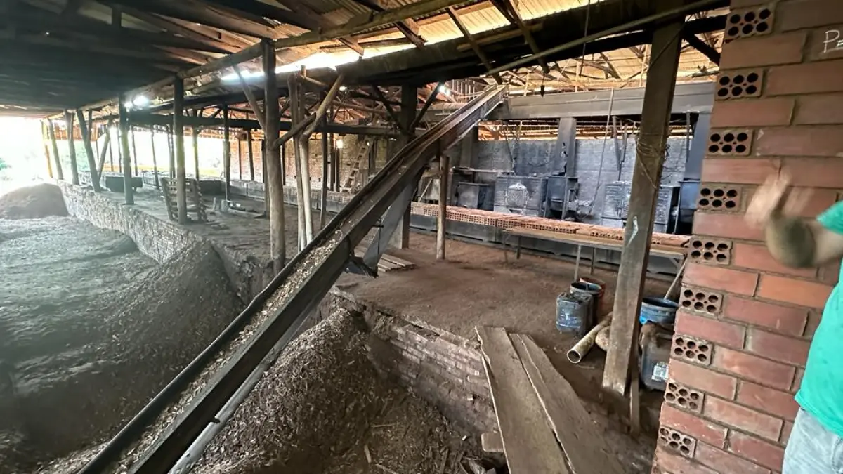 LOTE 001 - UPI DE FABRICA DE TIJOLOS - CERAMICA COMPLETA - CAMINHOES - EMPILHADEIRA -ESCAVADEIRA - SEDE COMPLETA PRODUZINDO - 2 JAZIDAS ATIVAS E COM LICENÇAS - MAIS UM OUTRO IMÓVEL PARA SEDE FUTURA