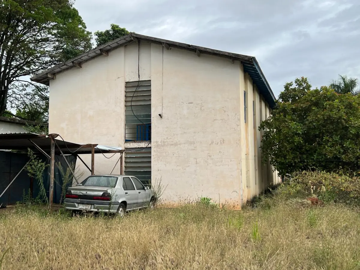 LOTE 001 - GRANDE IMÓVEL CENTRO DE LINS COM 2 ESQUINAS - EM AVENIDA - COM GINASIO COBERTO - SALAS - ESCOLA