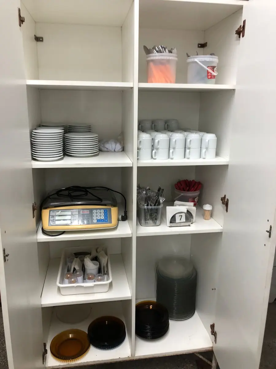 LOTE 002 - Lote com equipamentos, prateleiras e etc