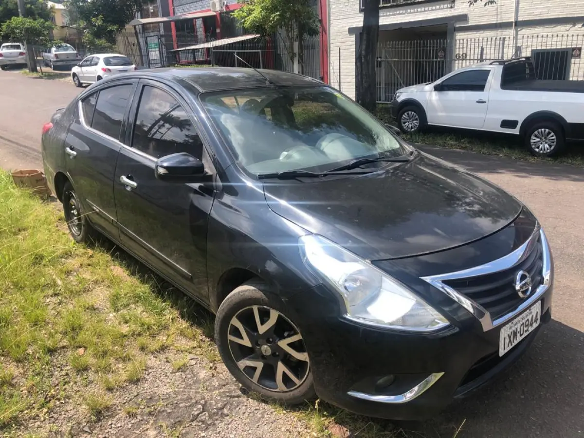 LOTE 012 - Nissan Versa Unique 1.6 16v FlexStart 4p Aut, fab/mod 2016/2017