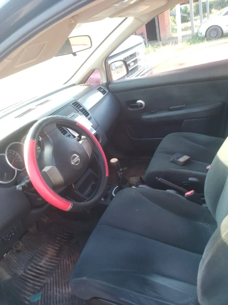 LOTE 002 - I/Nissan Tiida 18S 2012/2013