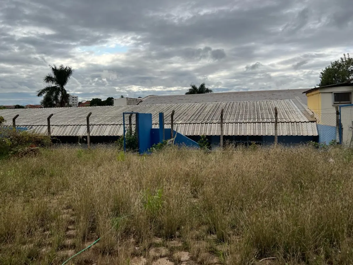 LOTE 001 - GRANDE IMÓVEL CENTRO DE LINS COM 2 ESQUINAS - EM AVENIDA - COM GINASIO COBERTO - SALAS - ESCOLA