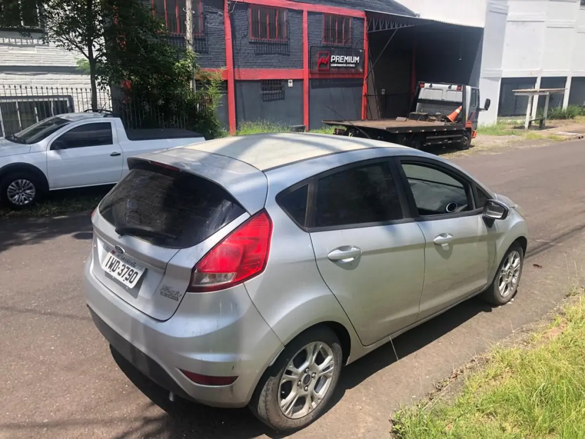 LOTE 013 - Ford Fiesta 1.6 16v Flex Mec 5p, fab/mod 2014/2015