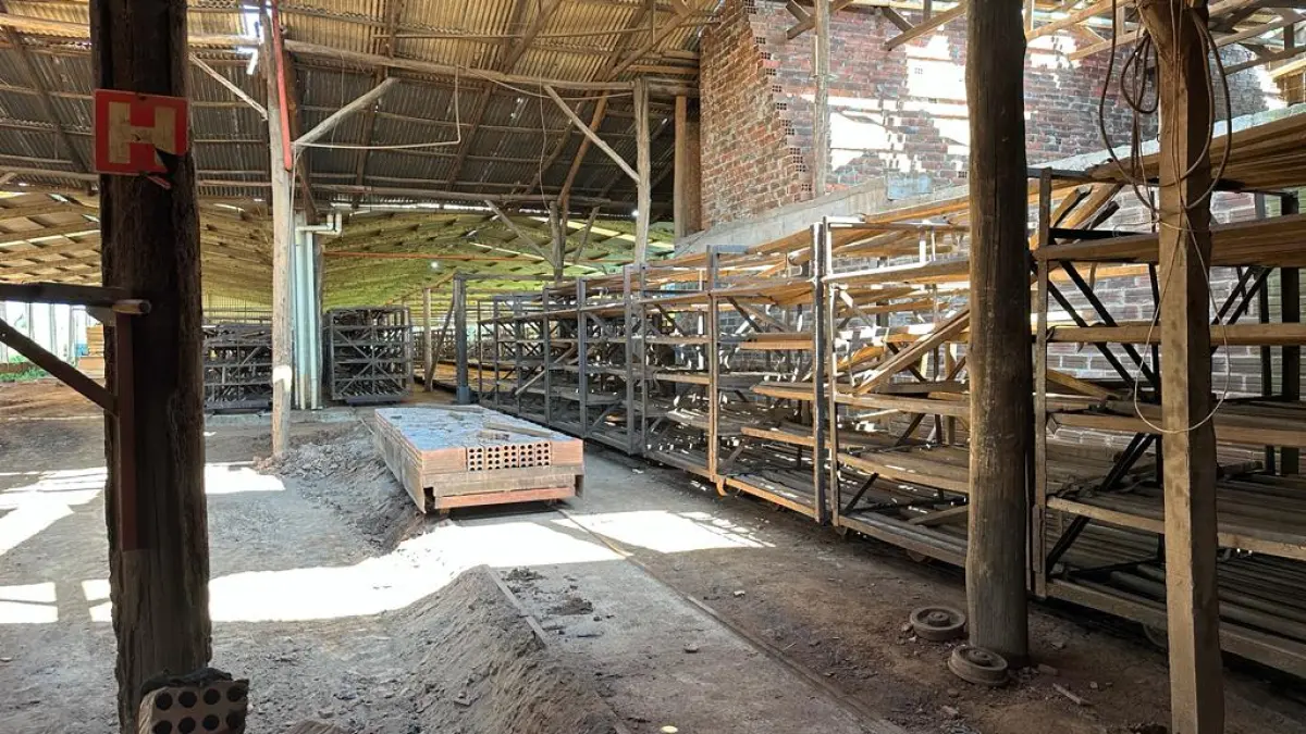 LOTE 001 - UPI DE FABRICA DE TIJOLOS - CERAMICA COMPLETA - CAMINHOES - EMPILHADEIRA -ESCAVADEIRA - SEDE COMPLETA PRODUZINDO - 2 JAZIDAS ATIVAS E COM LICENÇAS - MAIS UM OUTRO IMÓVEL PARA SEDE FUTURA