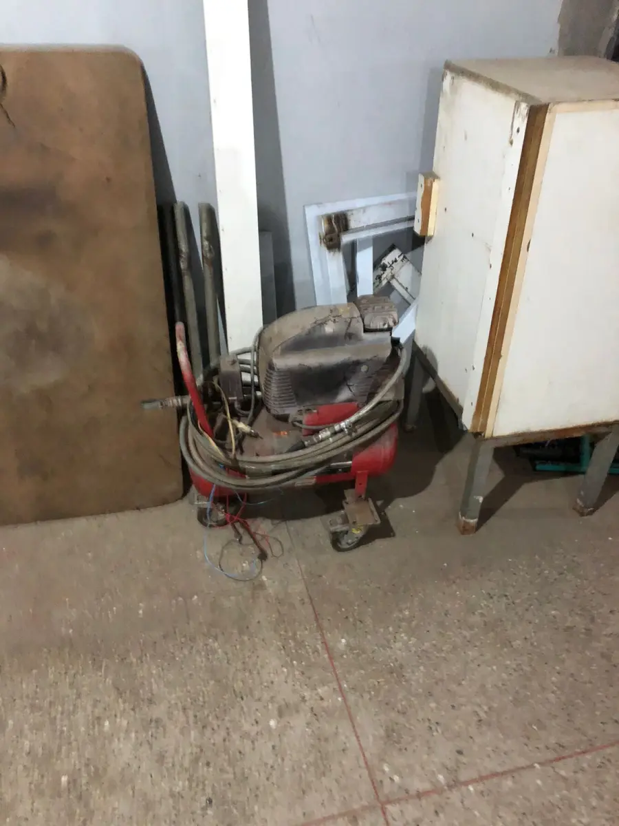 LOTE 002 - Lote com equipamentos, prateleiras e etc