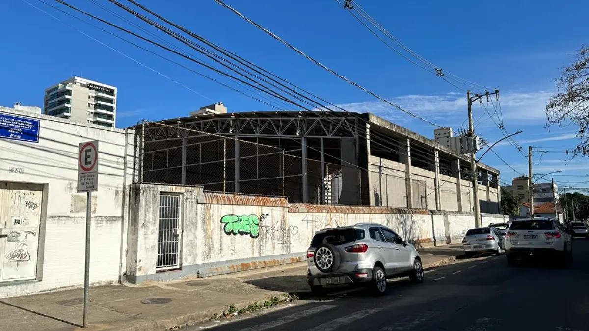LOTE 001 - GRANDE IMÓVEL DE 13.044,60M2 COM PREDIO PISCINAS ETC EM JUIZ DE FORA MG