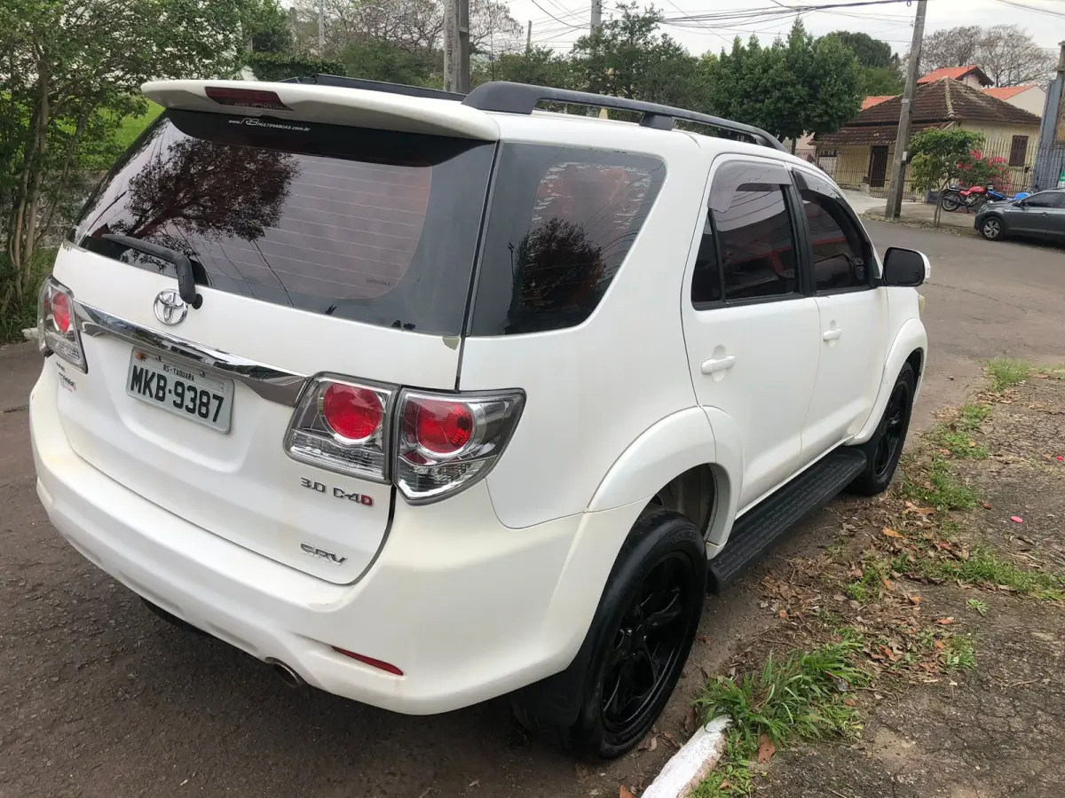 LOTE 000 - Toyota/Hilux SW4 SRV D4-D 4x4 3.0 TDI, diesel, automático, fabricação/modelo 2012/2013