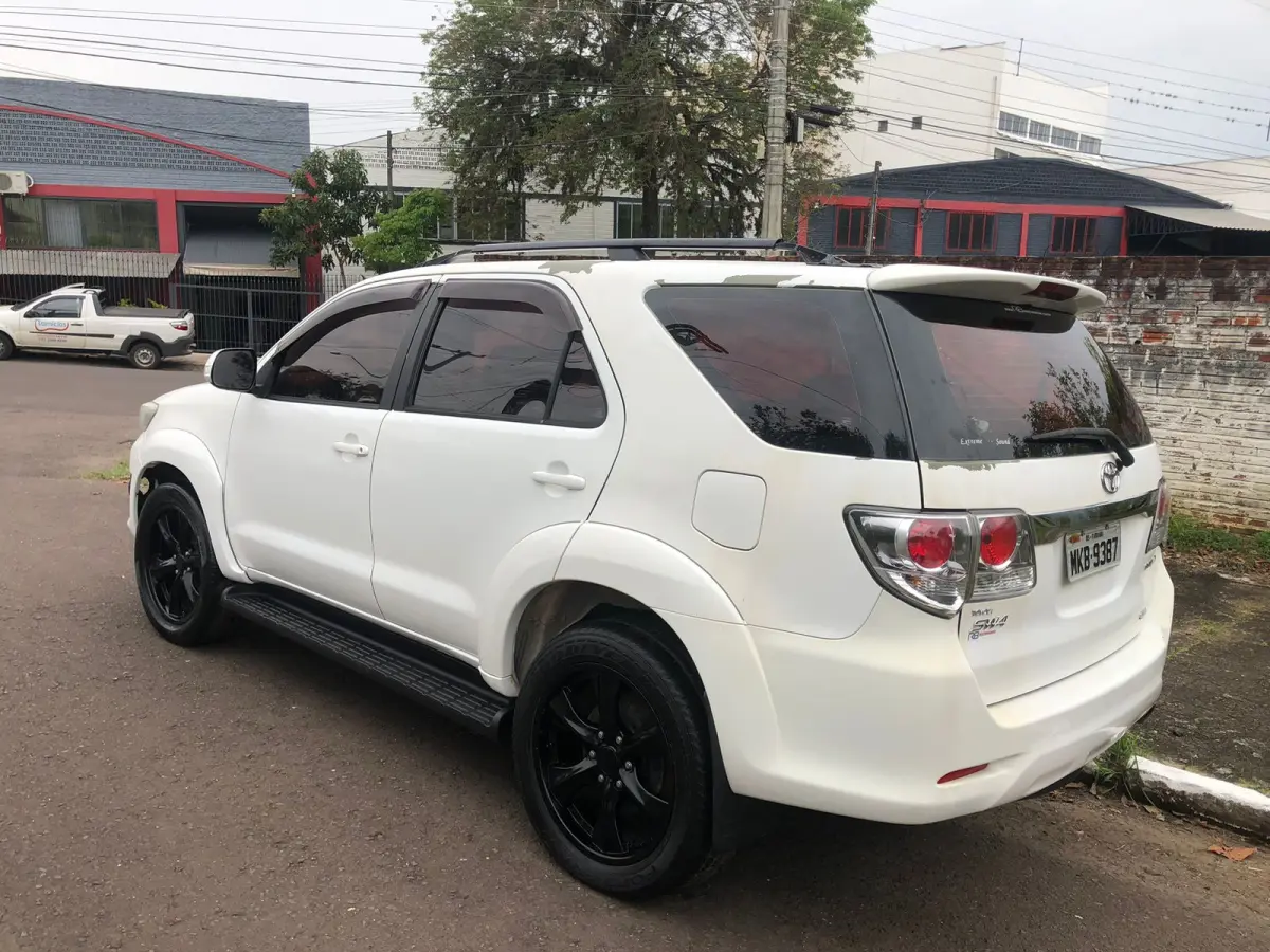 LOTE 000 - Toyota/Hilux SW4 SRV D4-D 4x4 3.0 TDI, diesel, automático, fabricação/modelo 2012/2013