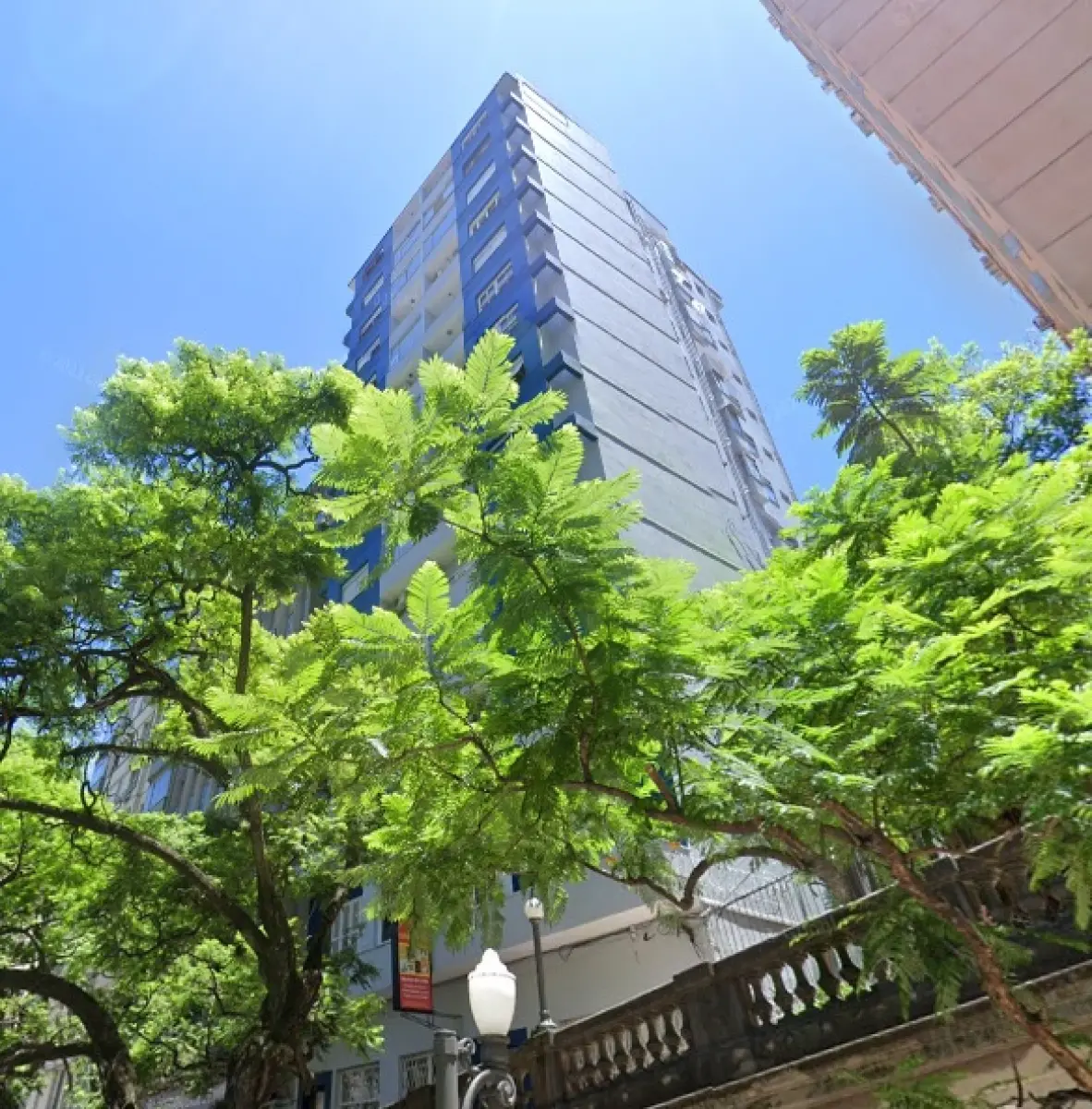 LOTE 000 - O apartamento nº 92 do Edifício Belmonte, à Avenida Borges de Medeiros nº 907 com a área construída de 82,58m2