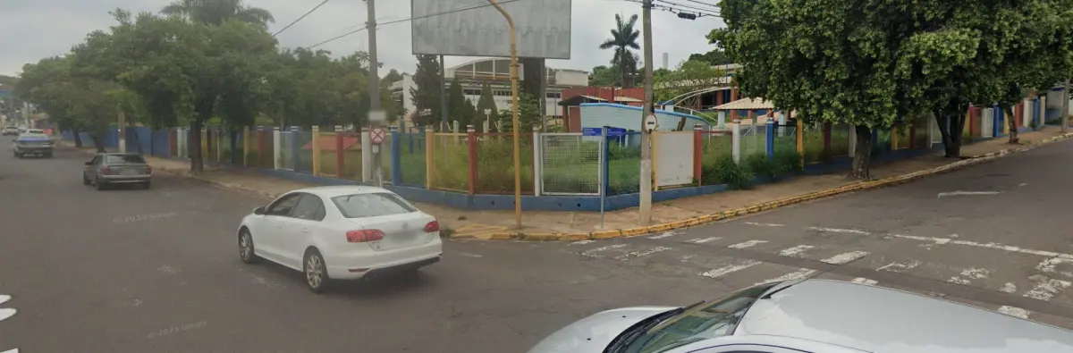 LOTE 001 - GRANDE IMÓVEL CENTRO DE LINS COM 2 ESQUINAS - EM AVENIDA - COM GINASIO COBERTO - SALAS - ESCOLA