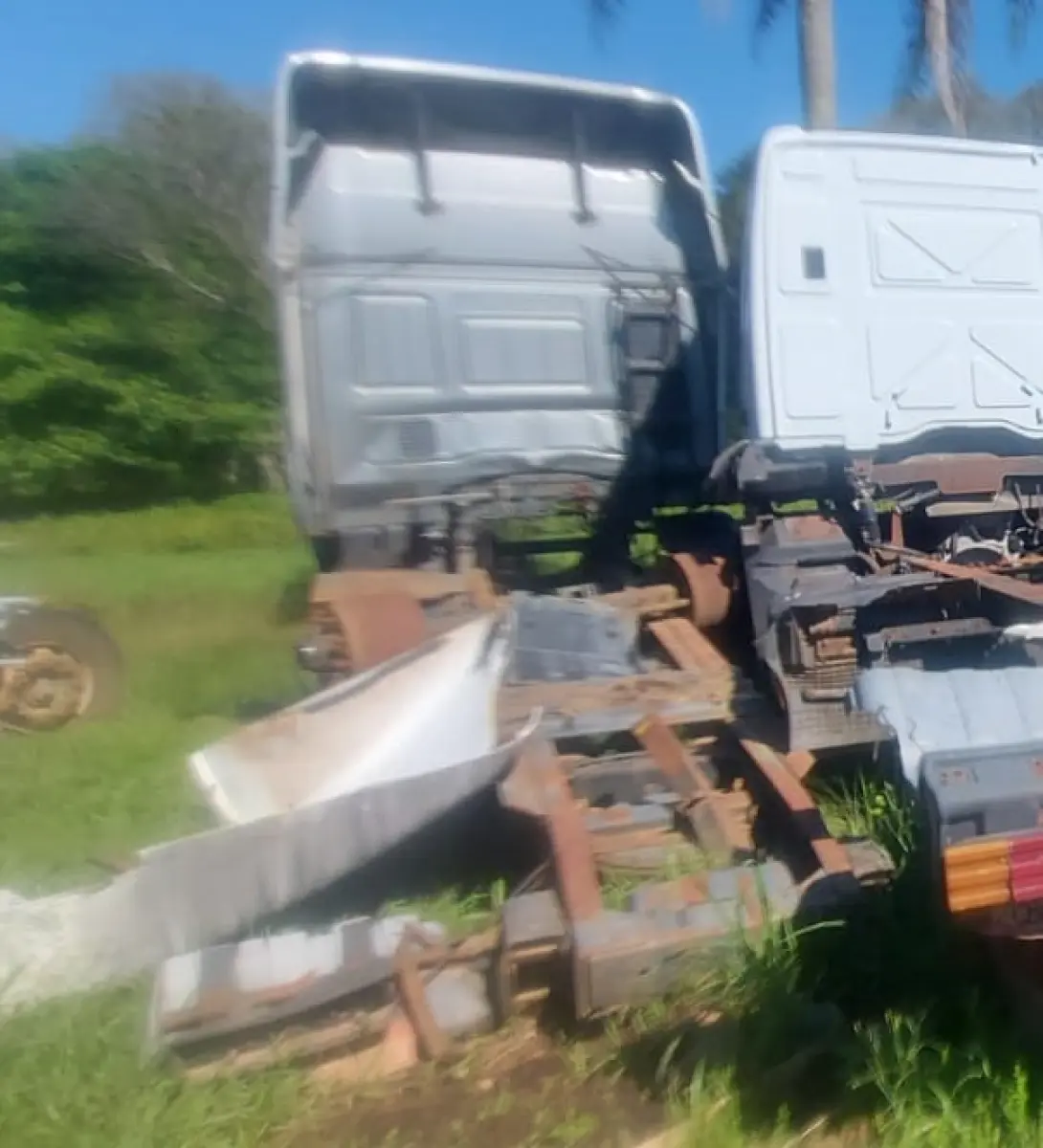 LOTE 007 - Iveco Stralis NR 570-S41T 3 Eixos 2p, fab/mod 2010/2010