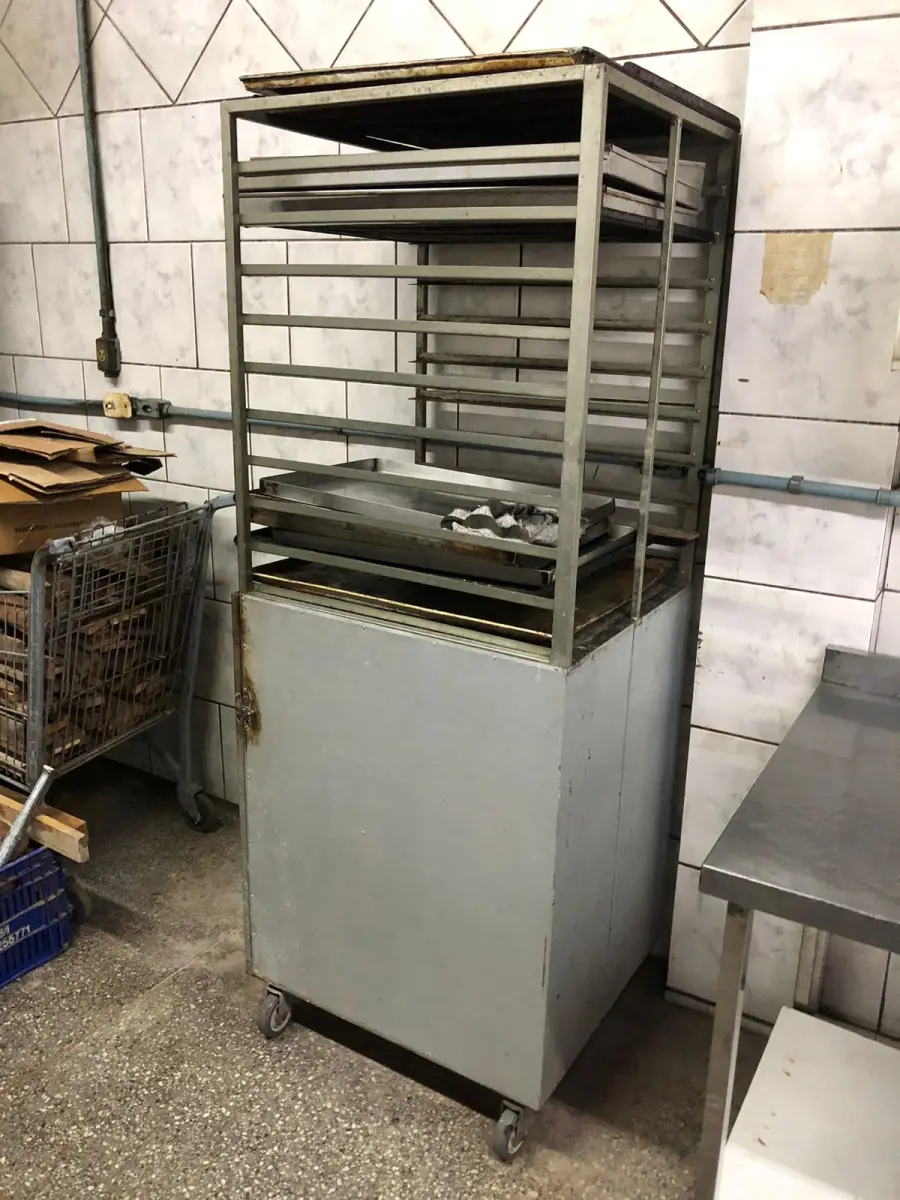 LOTE 002 - Lote com equipamentos, prateleiras e etc