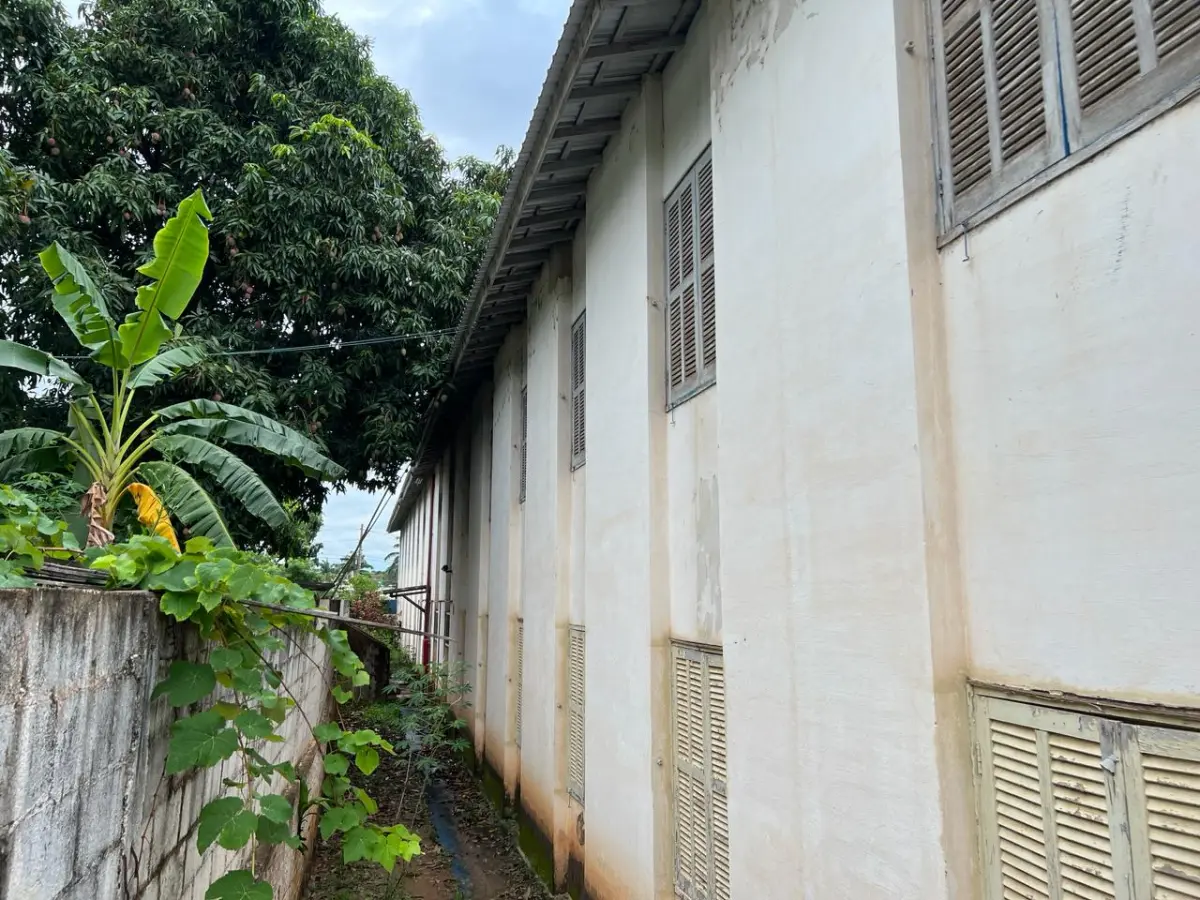 LOTE 001 - GRANDE IMÓVEL CENTRO DE LINS COM 2 ESQUINAS - EM AVENIDA - COM GINASIO COBERTO - SALAS - ESCOLA
