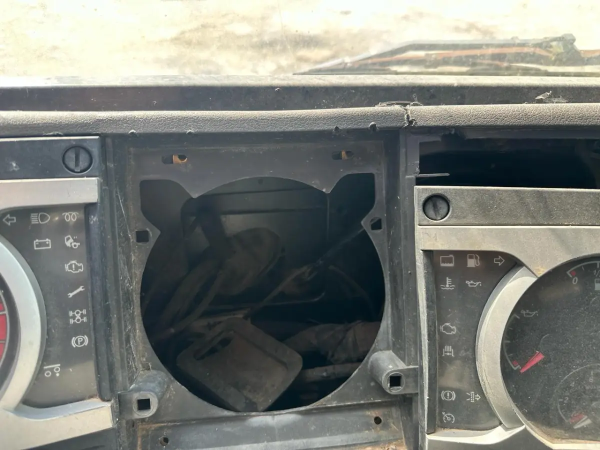 LOTE 000 - FORD CARGO 815 E ANO 2011