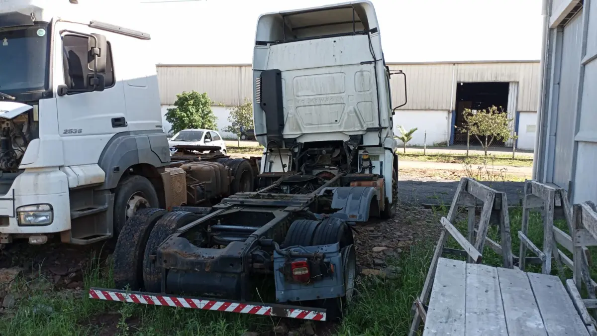 LOTE 002 - VolksWagen 25-420 Constellation 6x2 2p, fab/mod 2014/2015