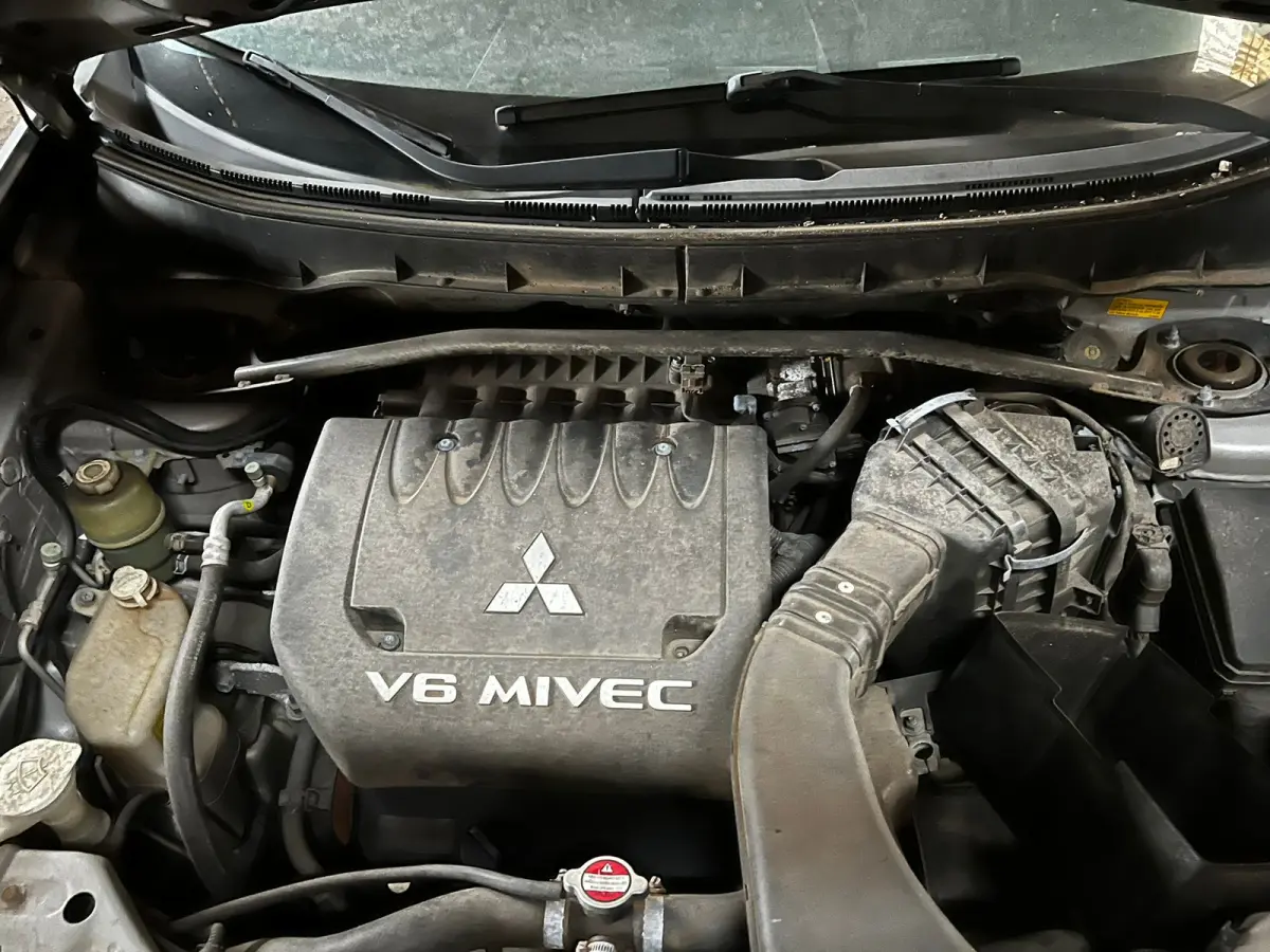 LOTE 001 - I/MMC OUTLANDR 3.0 V6