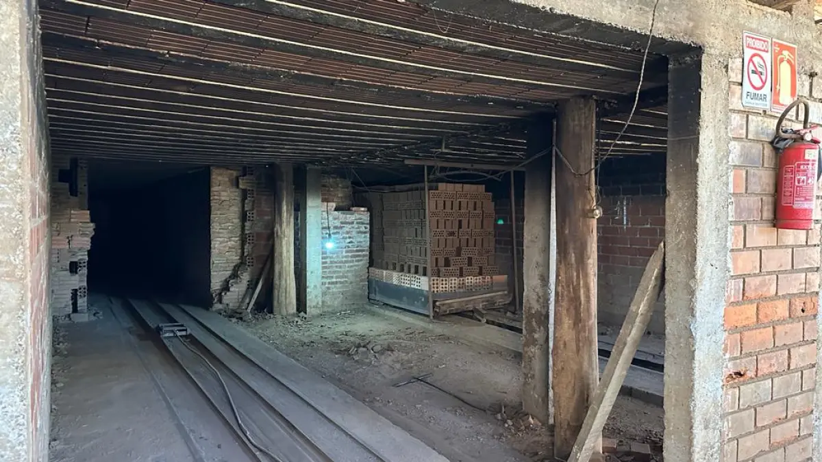 LOTE 001 - UPI DE FABRICA DE TIJOLOS - CERAMICA COMPLETA - CAMINHOES - EMPILHADEIRA -ESCAVADEIRA - SEDE COMPLETA PRODUZINDO - 2 JAZIDAS ATIVAS E COM LICENÇAS - MAIS UM OUTRO IMÓVEL PARA SEDE FUTURA