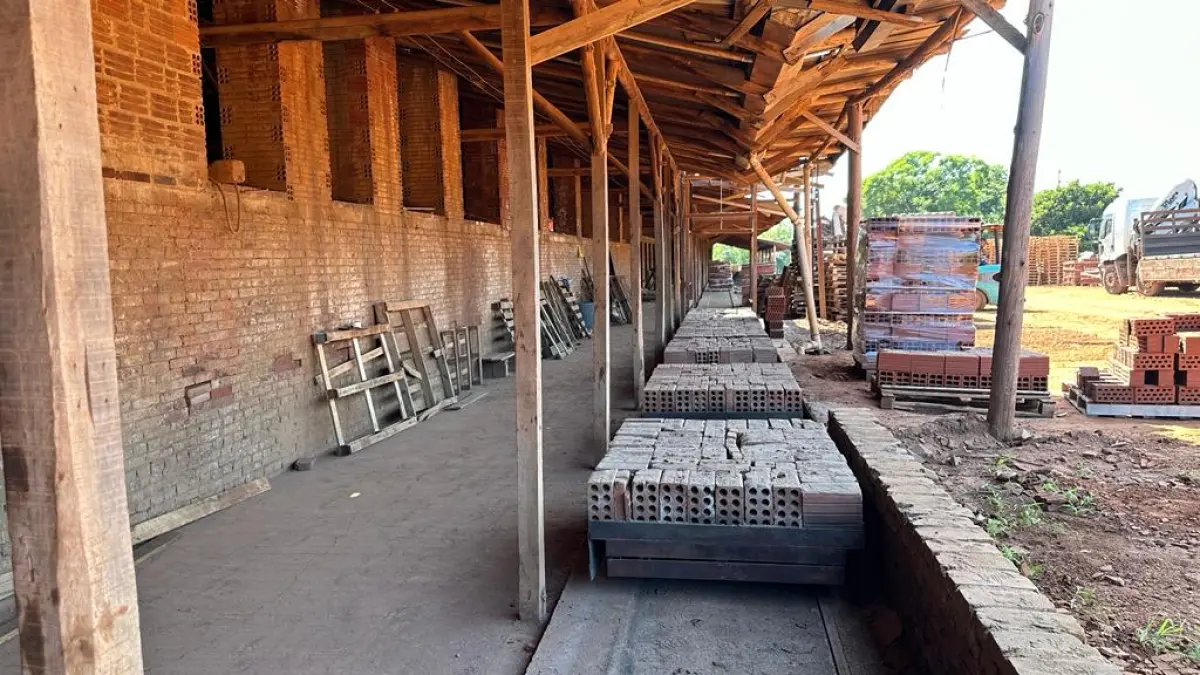 LOTE 001 - UPI DE FABRICA DE TIJOLOS - CERAMICA COMPLETA - CAMINHOES - EMPILHADEIRA -ESCAVADEIRA - SEDE COMPLETA PRODUZINDO - 2 JAZIDAS ATIVAS E COM LICENÇAS - MAIS UM OUTRO IMÓVEL PARA SEDE FUTURA