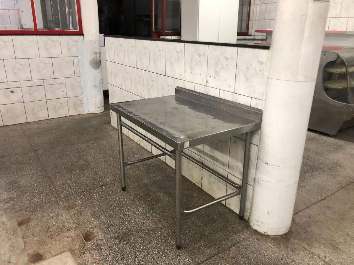 LOTE 002 - Lote com equipamentos, prateleiras e etc