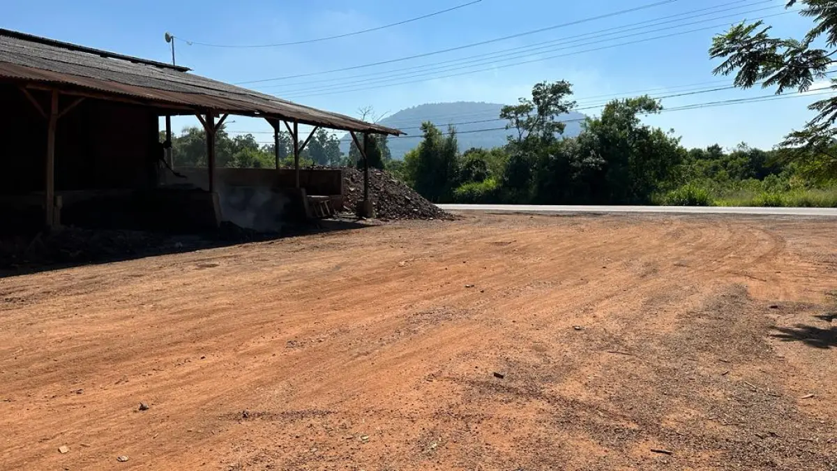 LOTE 001 - UPI DE FABRICA DE TIJOLOS - CERAMICA COMPLETA - CAMINHOES - EMPILHADEIRA -ESCAVADEIRA - SEDE COMPLETA PRODUZINDO - 2 JAZIDAS ATIVAS E COM LICENÇAS - MAIS UM OUTRO IMÓVEL PARA SEDE FUTURA