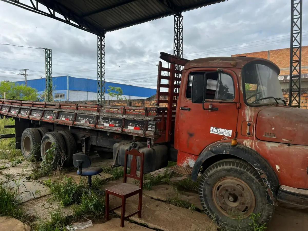 LOTE 002 - Caminhão de carga M. Benz/L 1113, ano 1973 LXN8B15