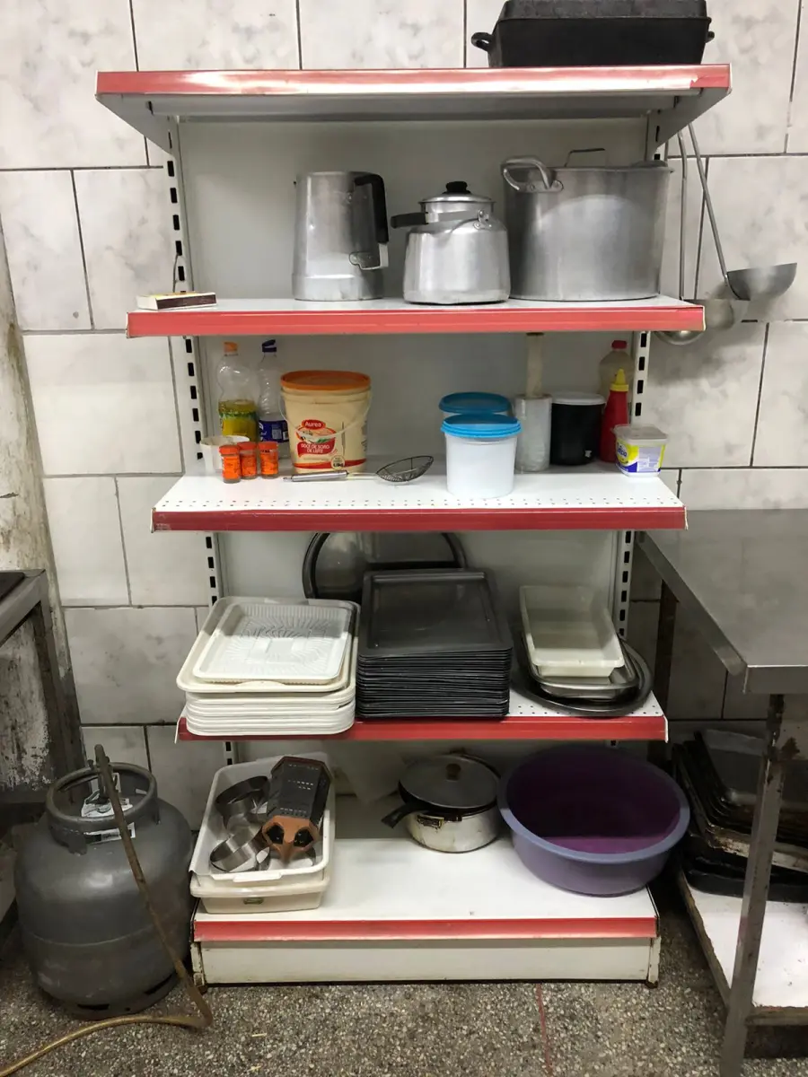 LOTE 002 - Lote com equipamentos, prateleiras e etc