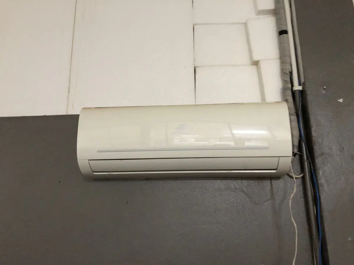 LOTE 002 - Lote com equipamentos, prateleiras e etc