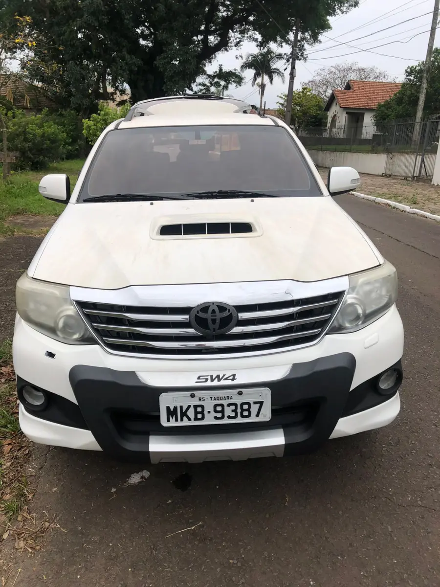 LOTE 000 - Toyota/Hilux SW4 SRV D4-D 4x4 3.0 TDI, diesel, automático, fabricação/modelo 2012/2013