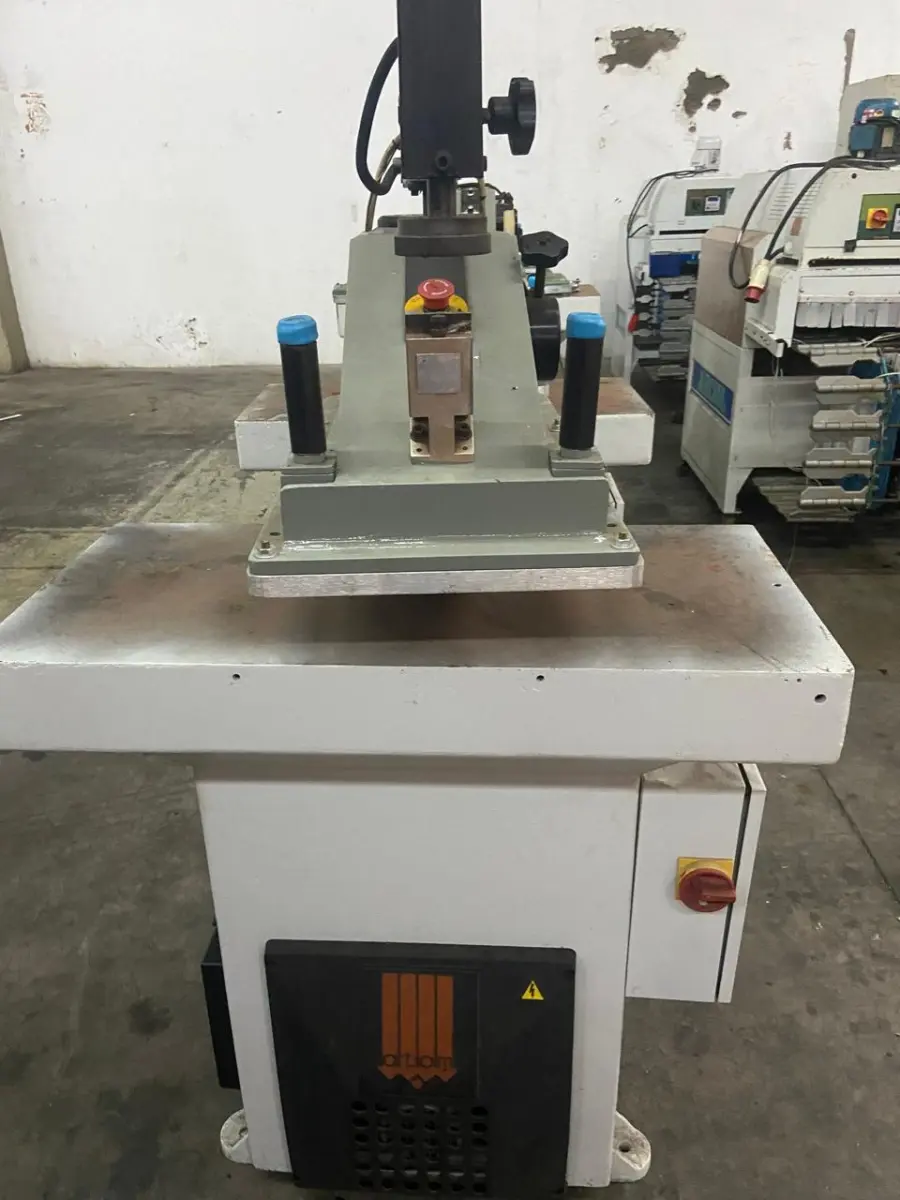 LOTE 003 - Balancin Hidraulico Multi Force C/ NR 12