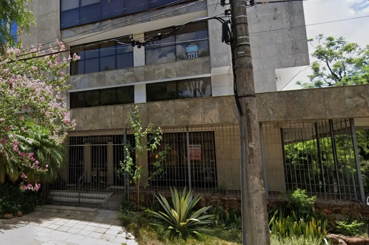 LOTE 000 - A loja nº 176 da Praça Dr. Maurício Cardoso , com 331,08mq de área real privativa, 355,55mq de área real global