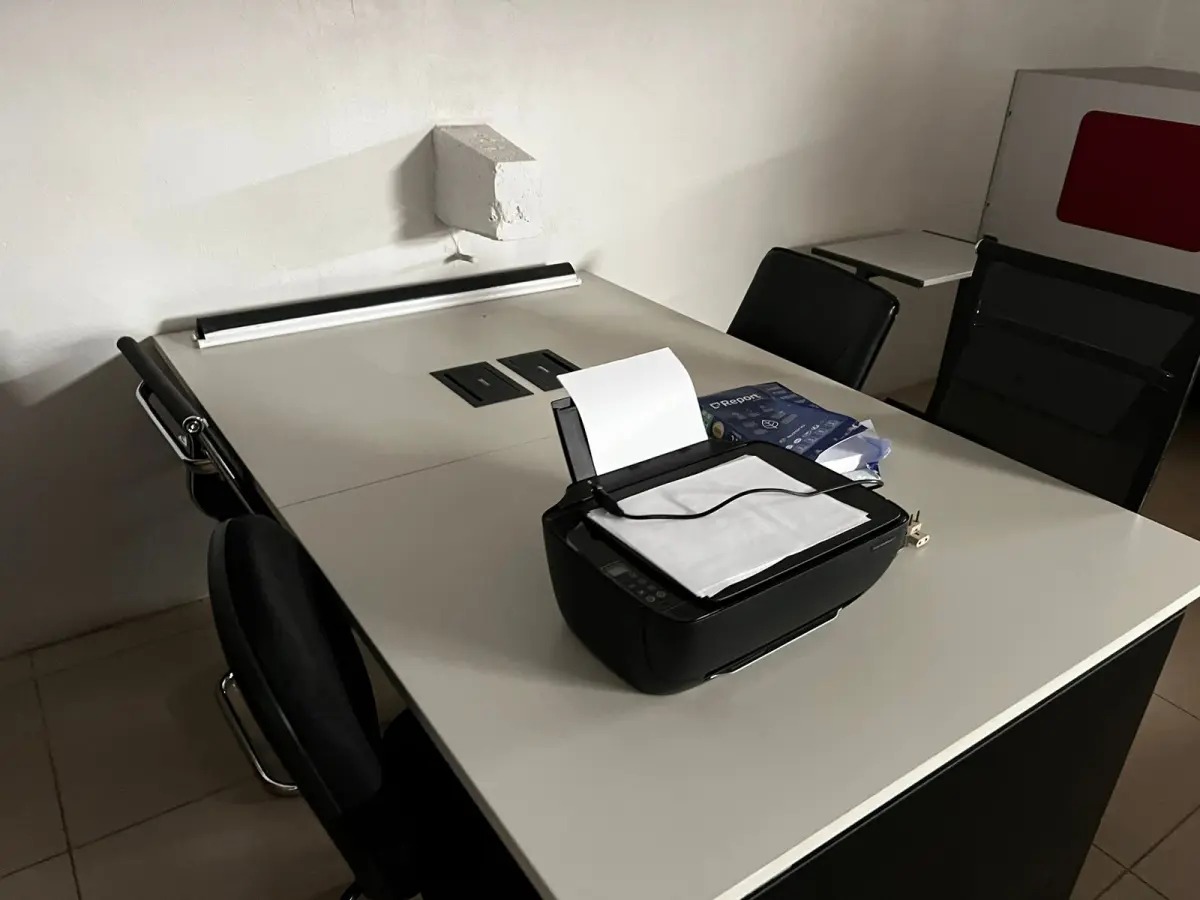 LOTE 112 - Mesa 4 cadeiras 