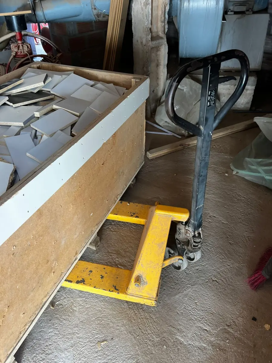 LOTE 090 - Paleteira 