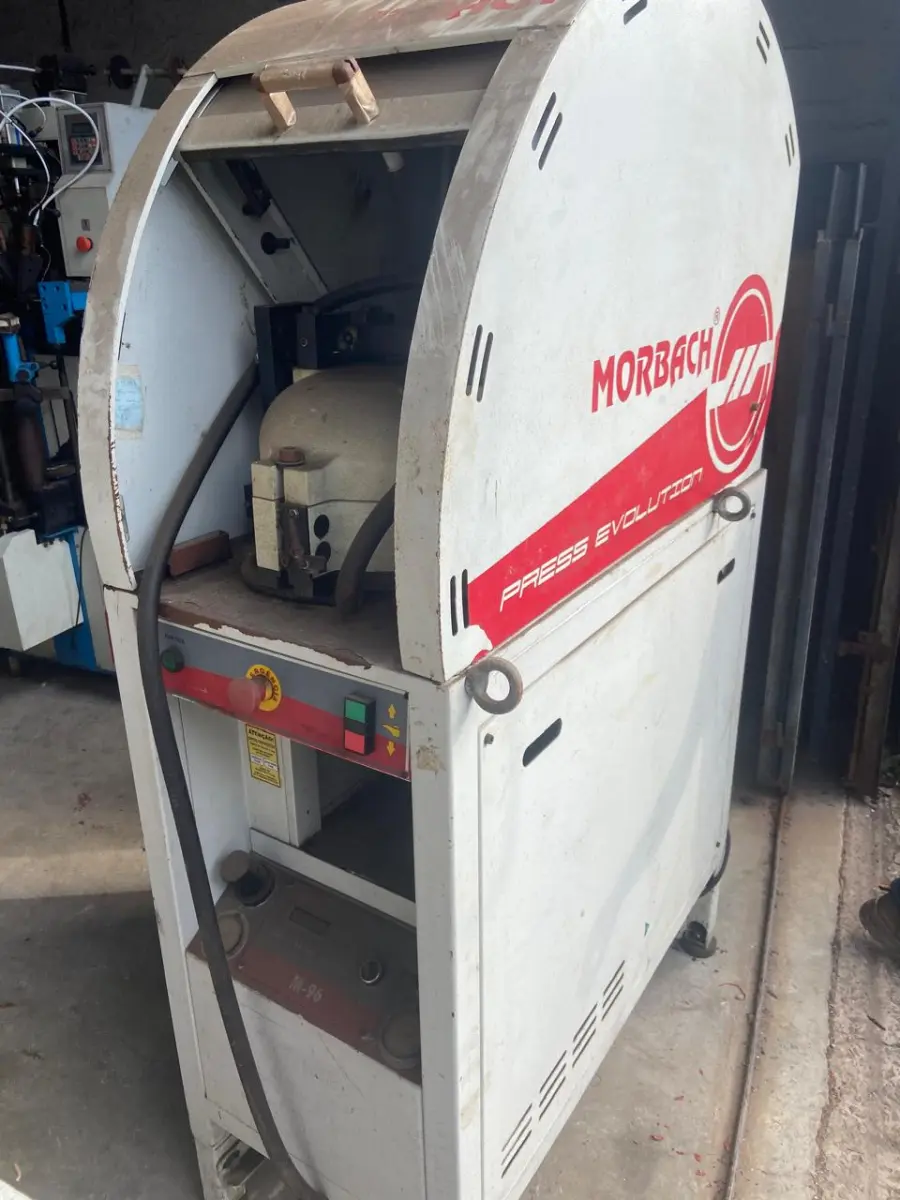 LOTE 053 - Prensar Solados Marca Morbach Modelo M 96 1 Lado