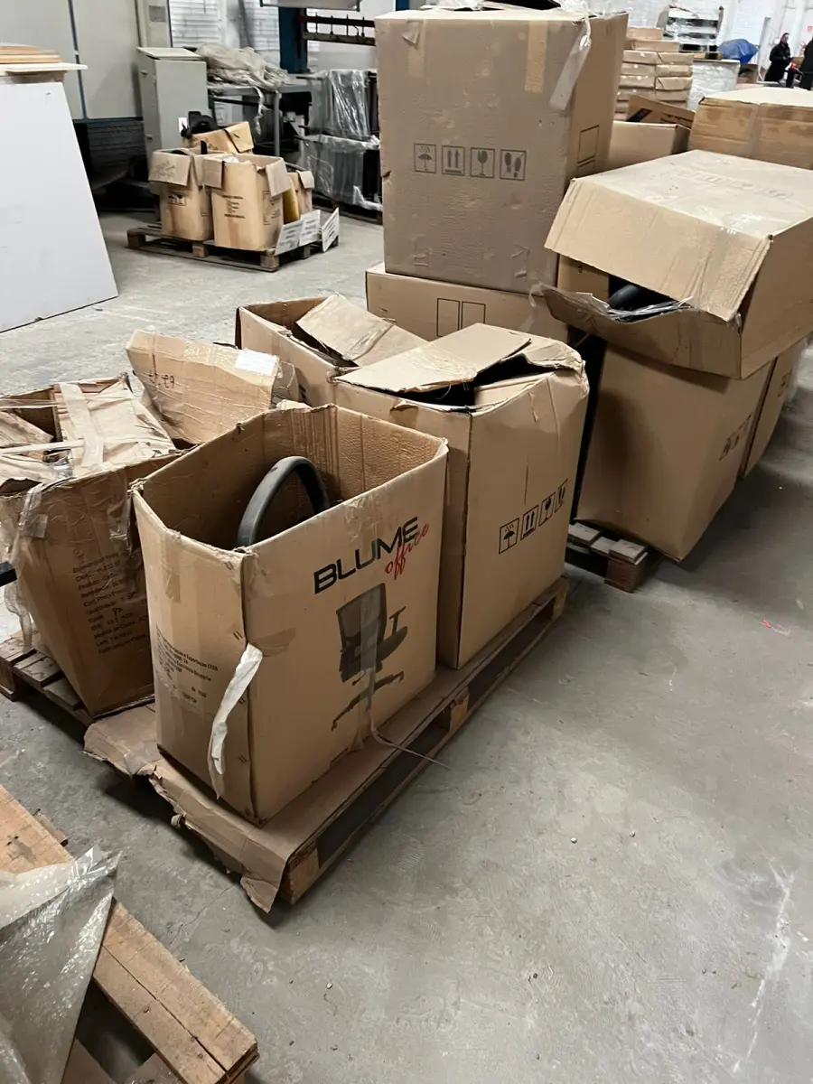 LOTE 035 - Lote de componentes para montagem de cadeiras 