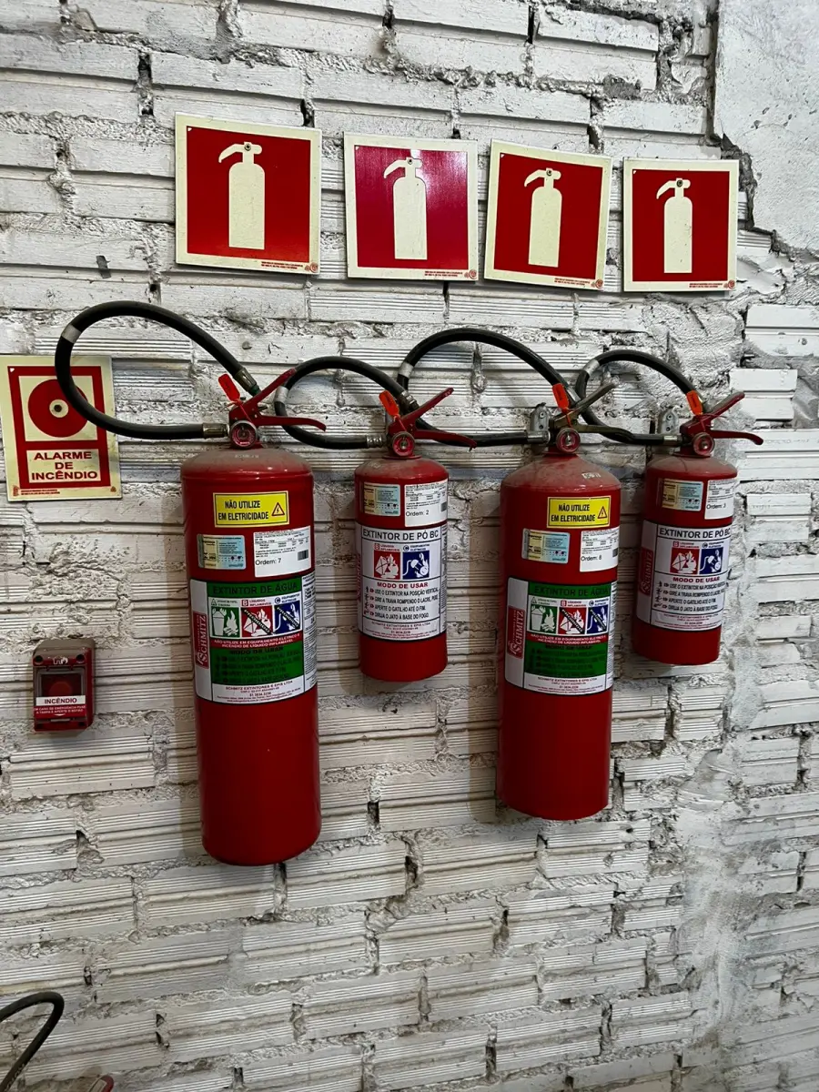 LOTE 120 - Lote de extintores (toda a fábrica)