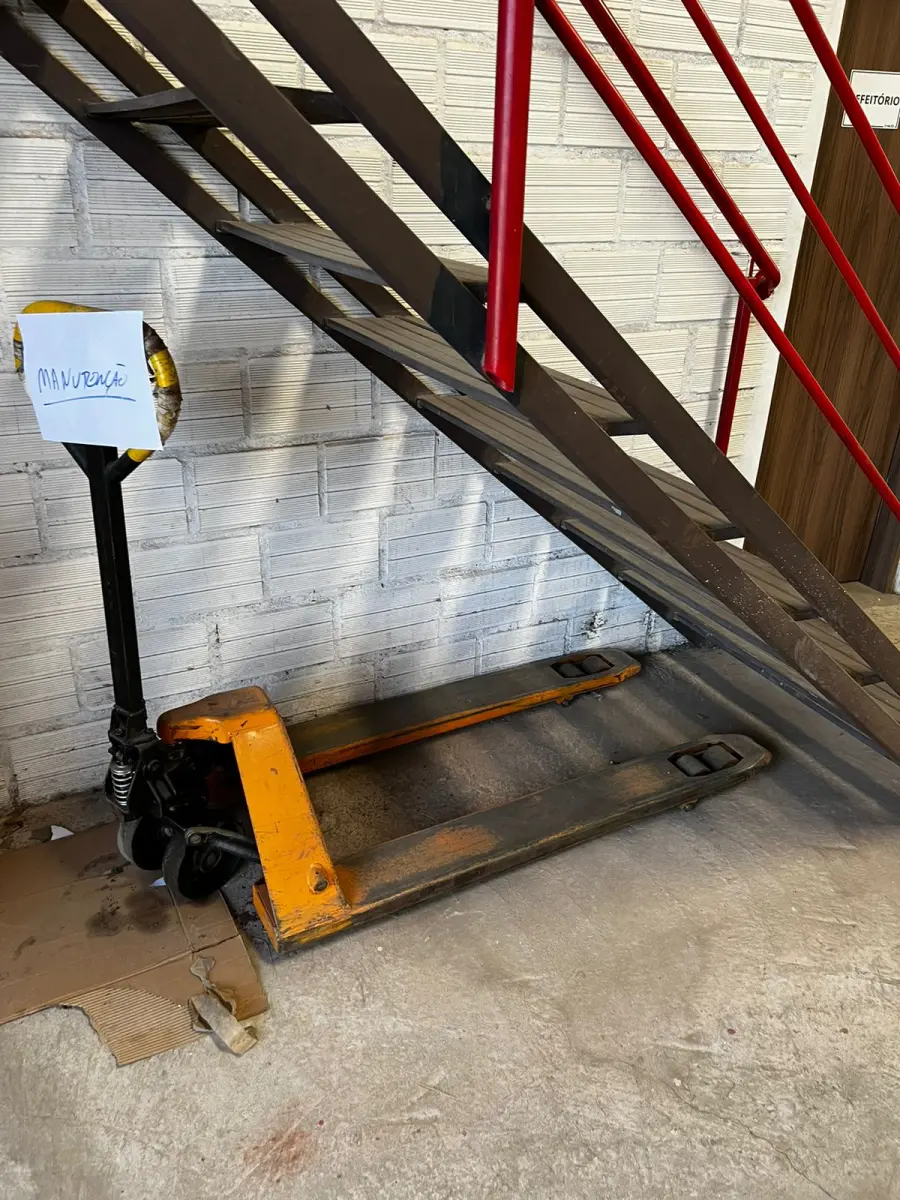 LOTE 078 - Paleteira 