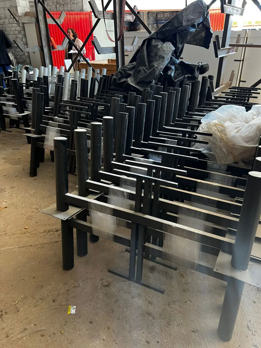 LOTE 035 - Lote de componentes para montagem de cadeiras 