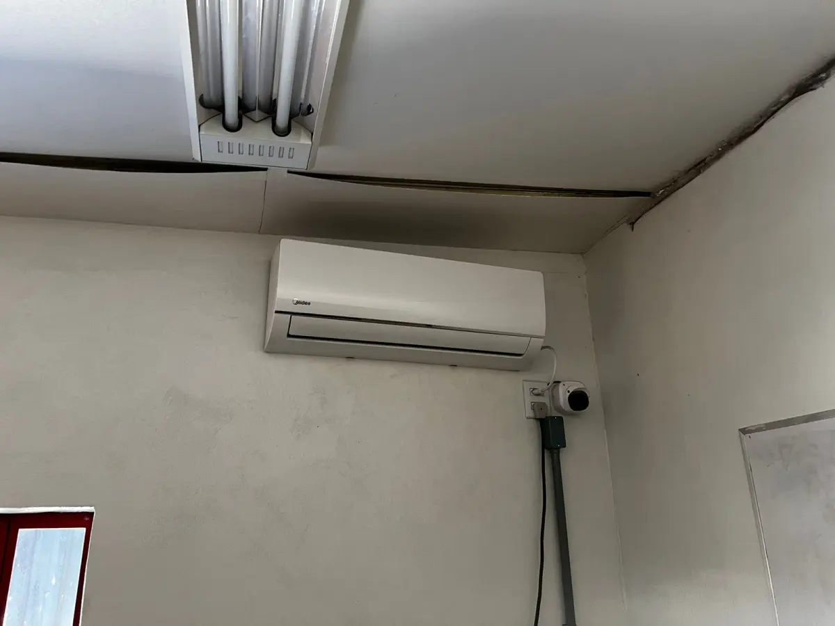 LOTE 107 - Ar-condicionado 