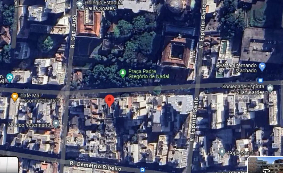 LOTE 000 - O prédio de três pavimentos, em alvenaria, com 224,28m², sob o nº 653 da Rua Coronel Fernando Machado